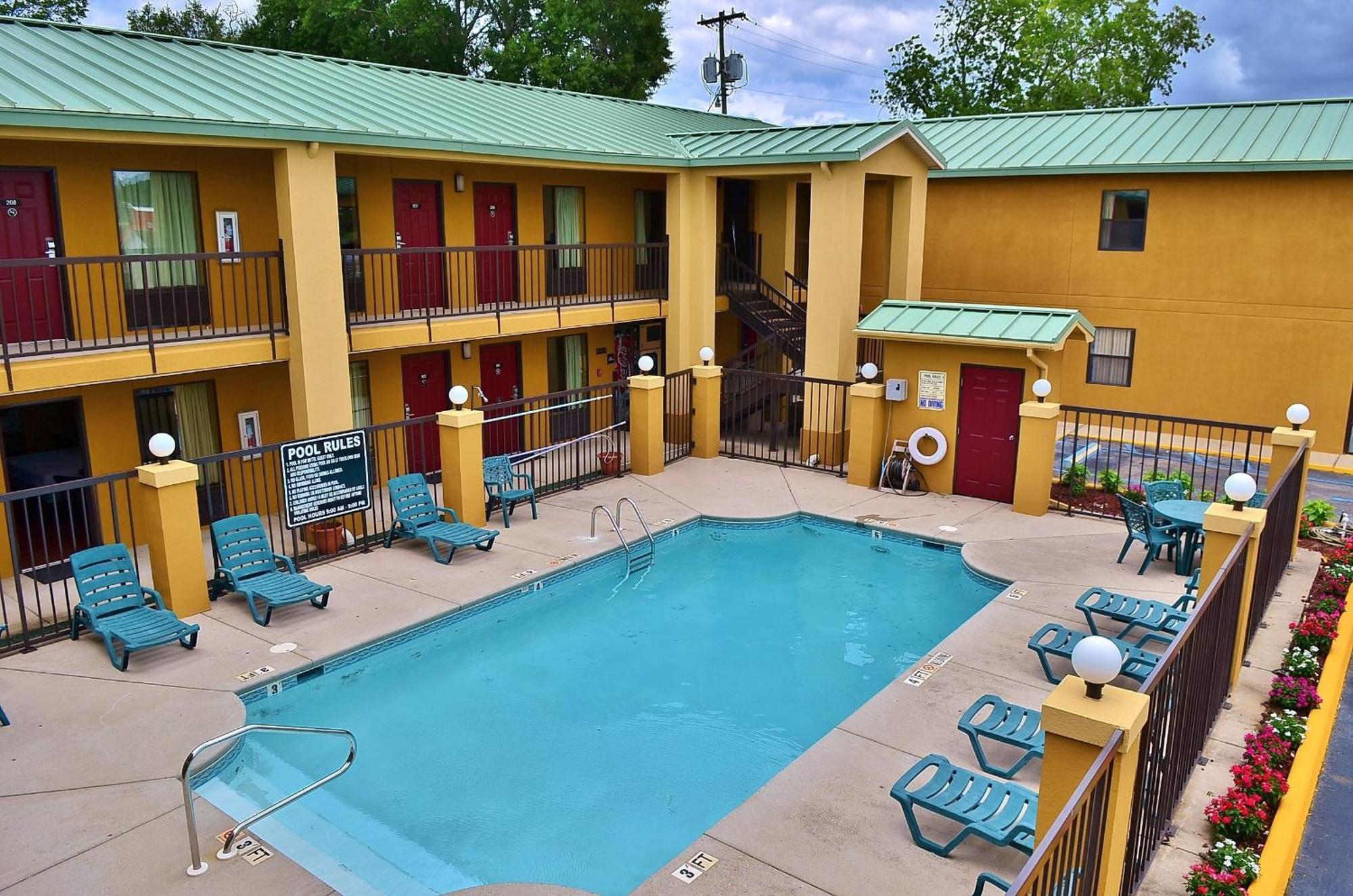 Executive Inn Opp Exterior photo