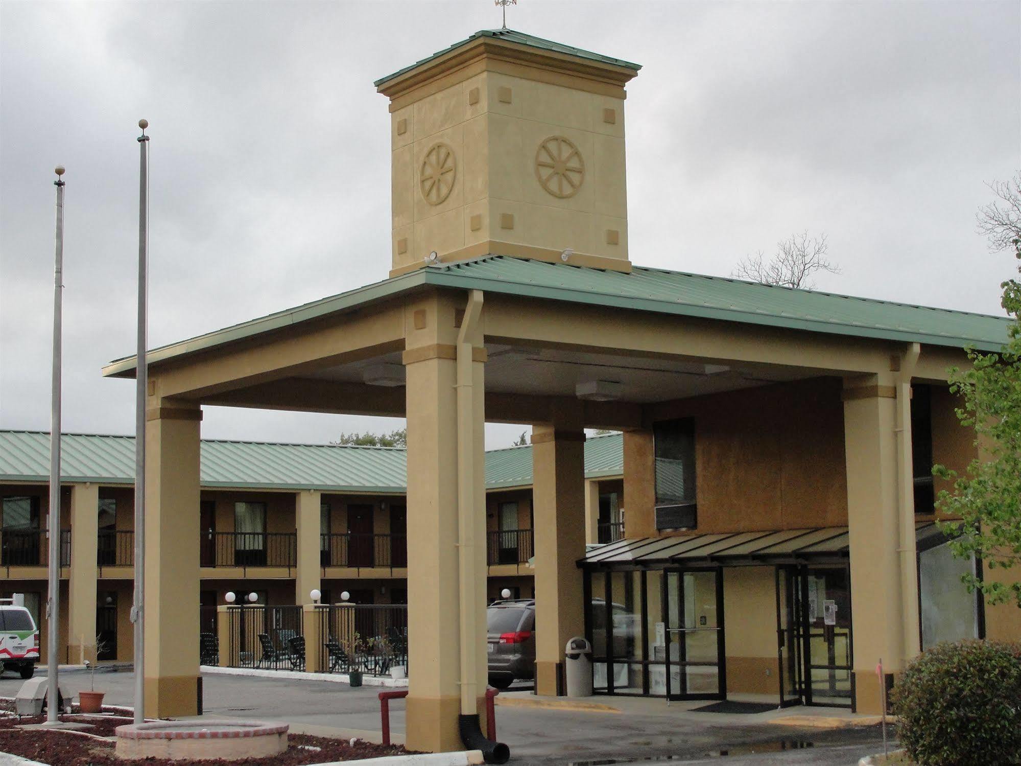 Executive Inn Opp Exterior photo