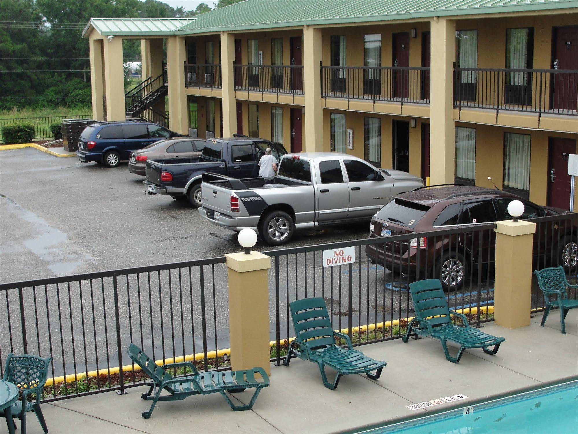 Executive Inn Opp Exterior photo